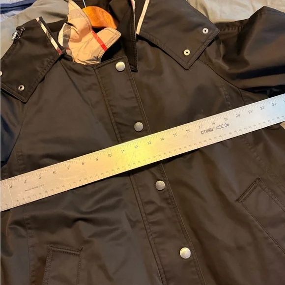 Burberry Bowpark Trench, EUC- US Size 14 OFFERS ACCEPTED - Picture 8 of 9